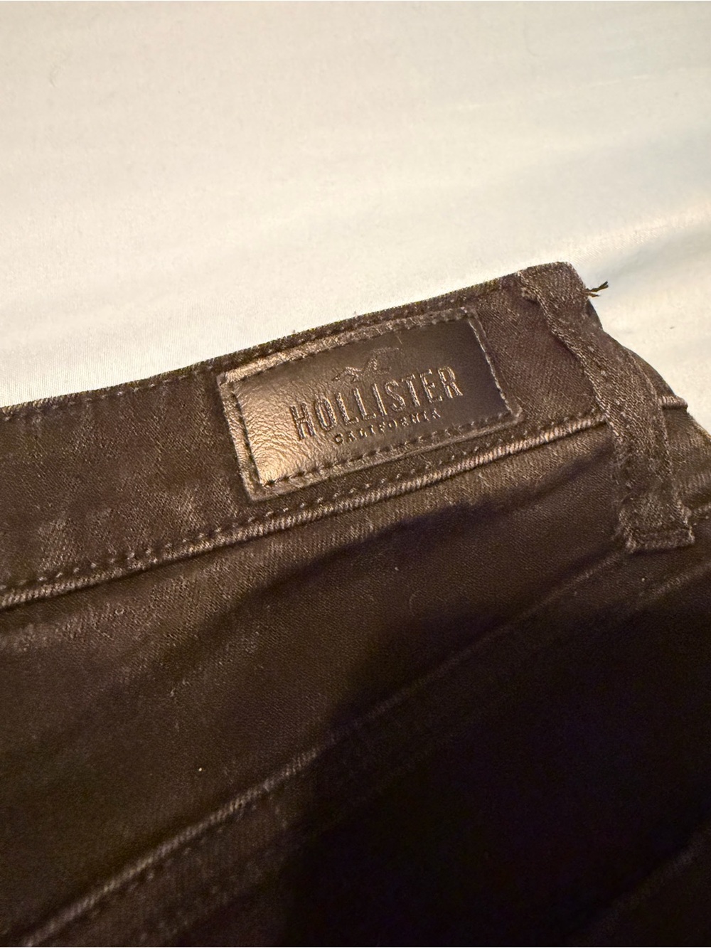 Hollister Black Flared High-Rise Jeans - Picture 4 of 4